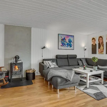 Beautiful In With Kitchen Holiday home *