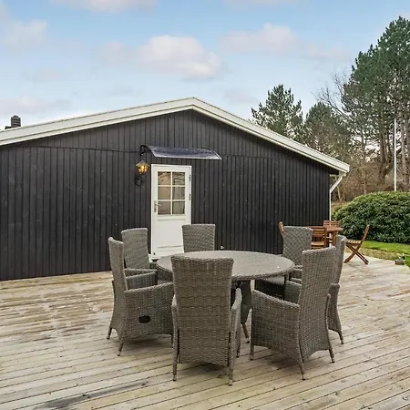 Beautiful In With Kitchen Holiday home
