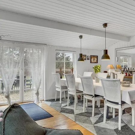 Beautiful In With Kitchen Holiday home