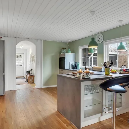 Beautiful In With Kitchen Holiday home