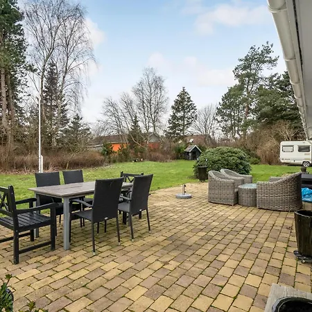 Beautiful In With Kitchen Holiday home